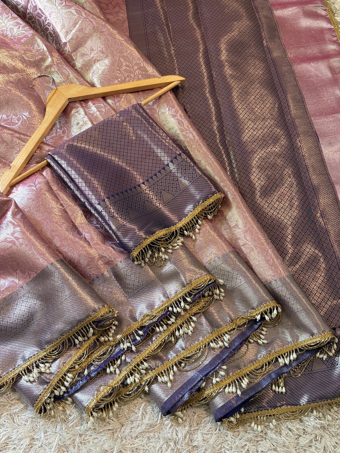 Banarasi Kanjivaram Tissue lace Work Soft Silk Saree.