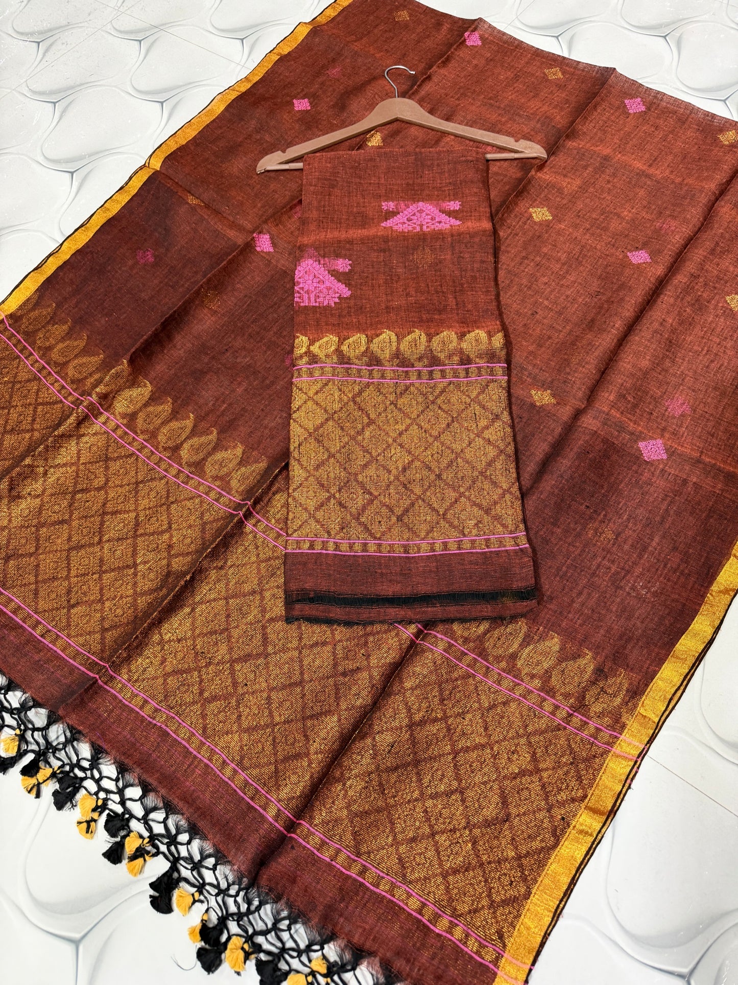Pure Linen Jamdani Unstitch Suit.