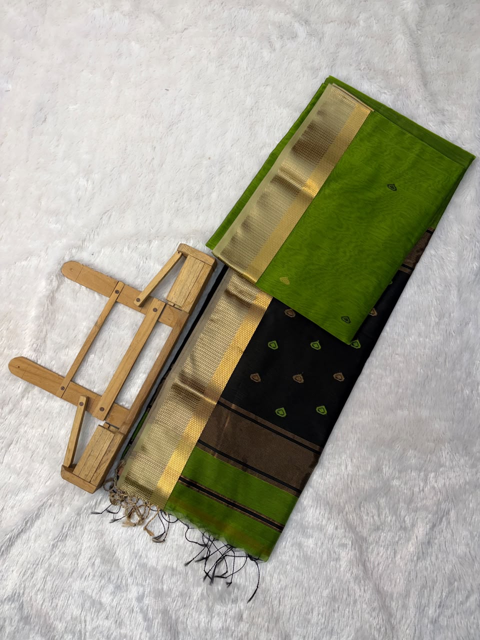 Pure Maheshwari Handloom Silk Saree.