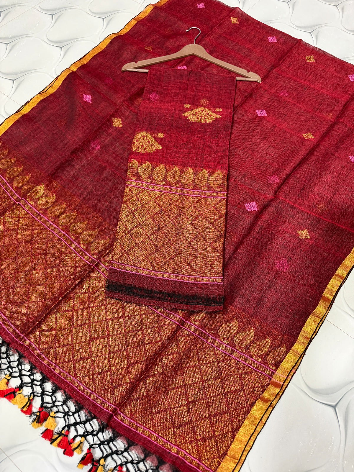 Pure Linen Jamdani Unstitch Suit.
