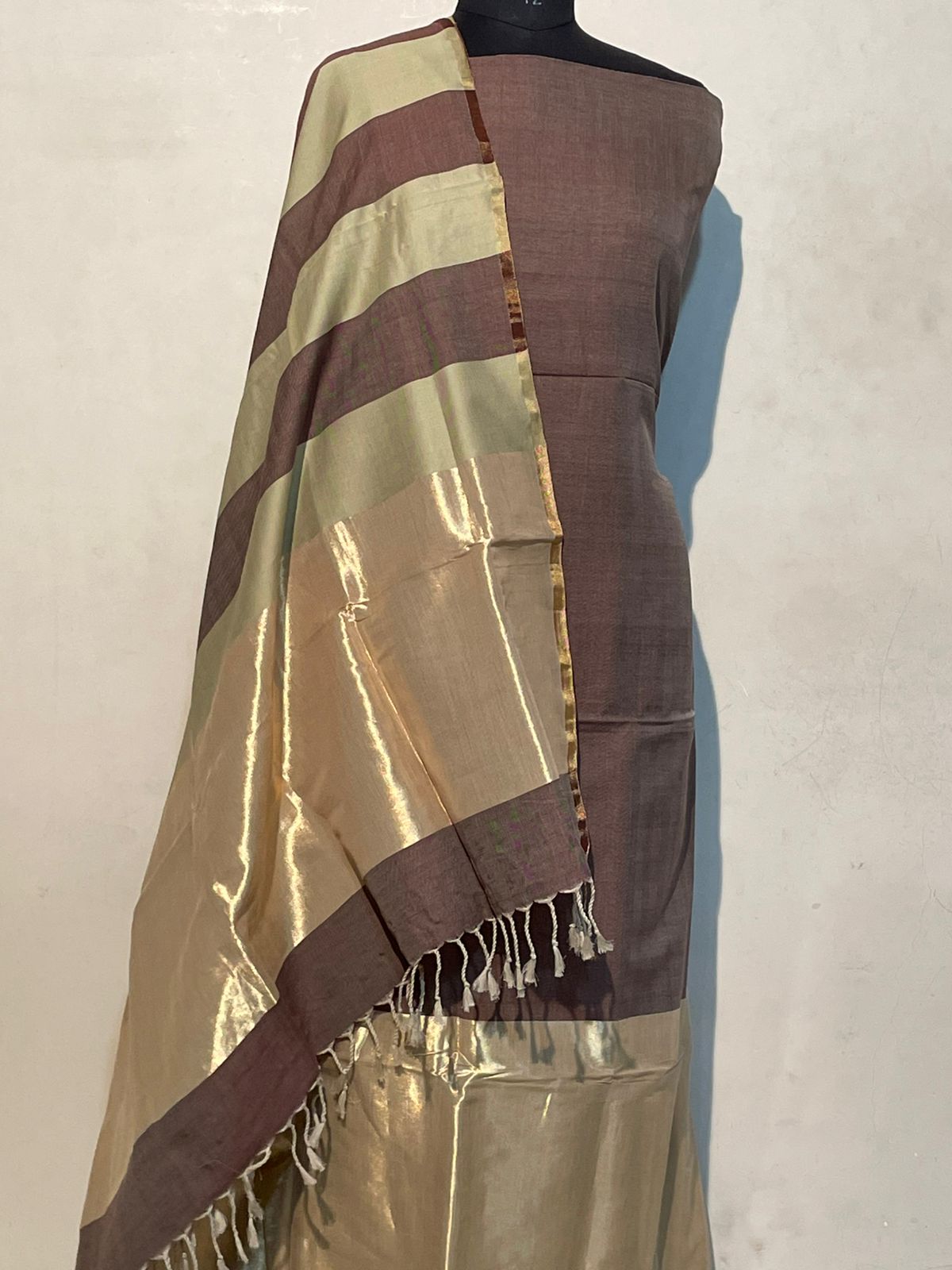 Pure Maheswari Silk Cotton Handwoven Unstitch Suit.