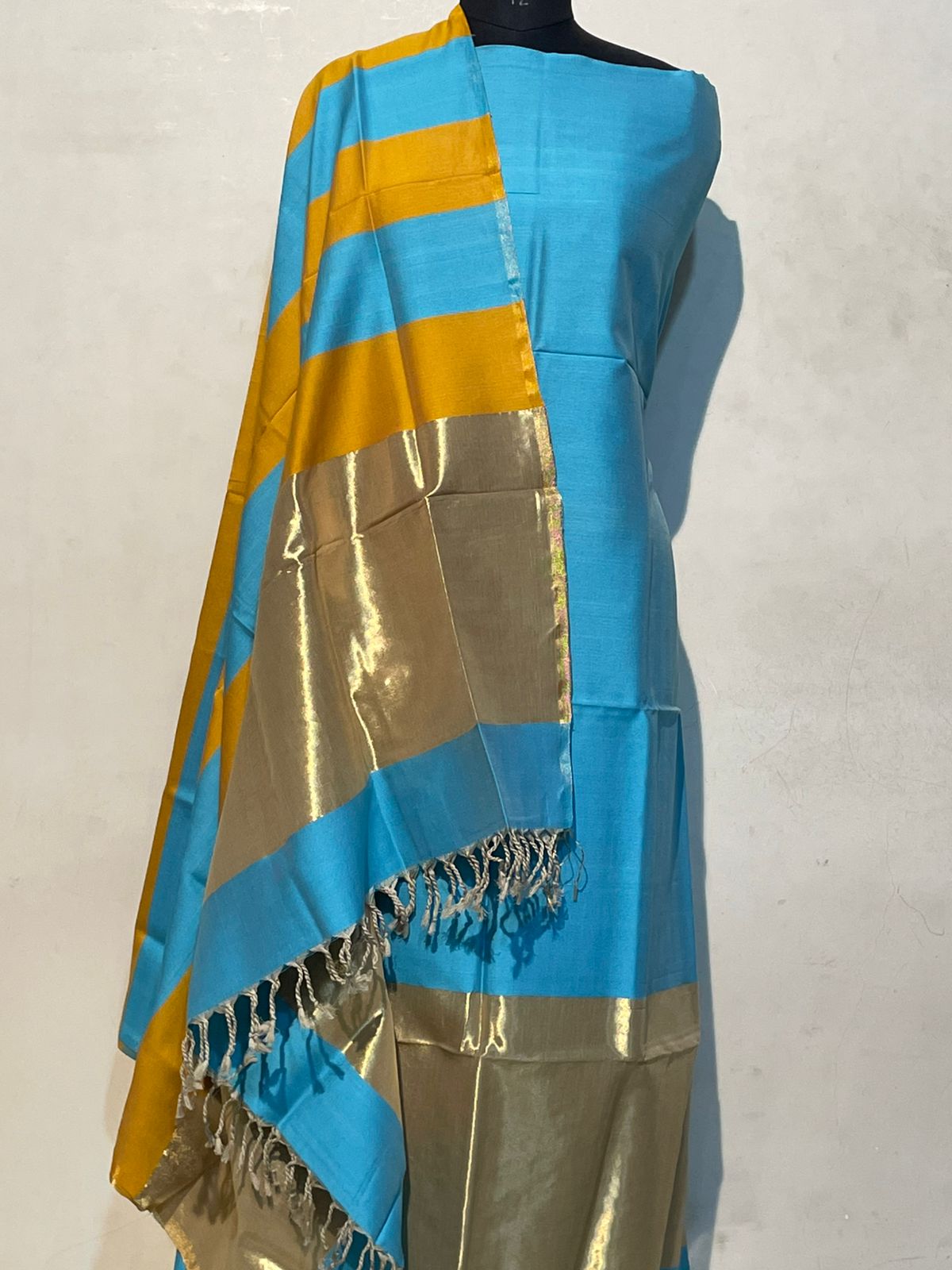 Pure Maheswari Silk Cotton Handwoven Unstitch Suit.