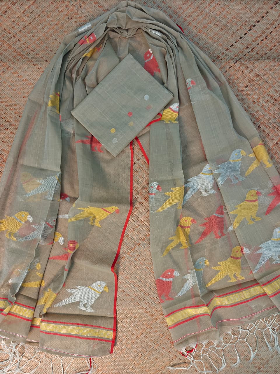 Pure Muslin Jamdani Unstitch Suit.