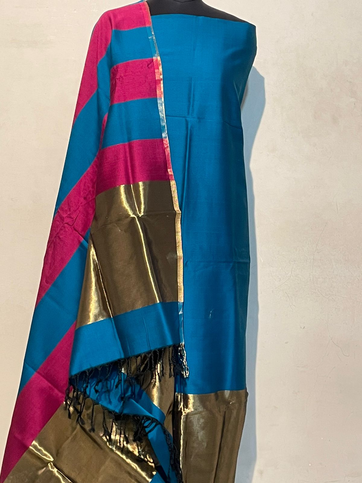 Pure Maheswari Silk Cotton Handwoven Unstitch Suit.