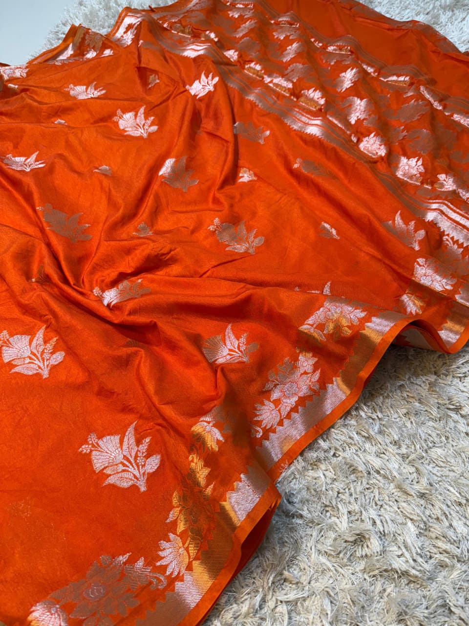 Banarasi Georgette Silk Sona rupa weaving border Saree.