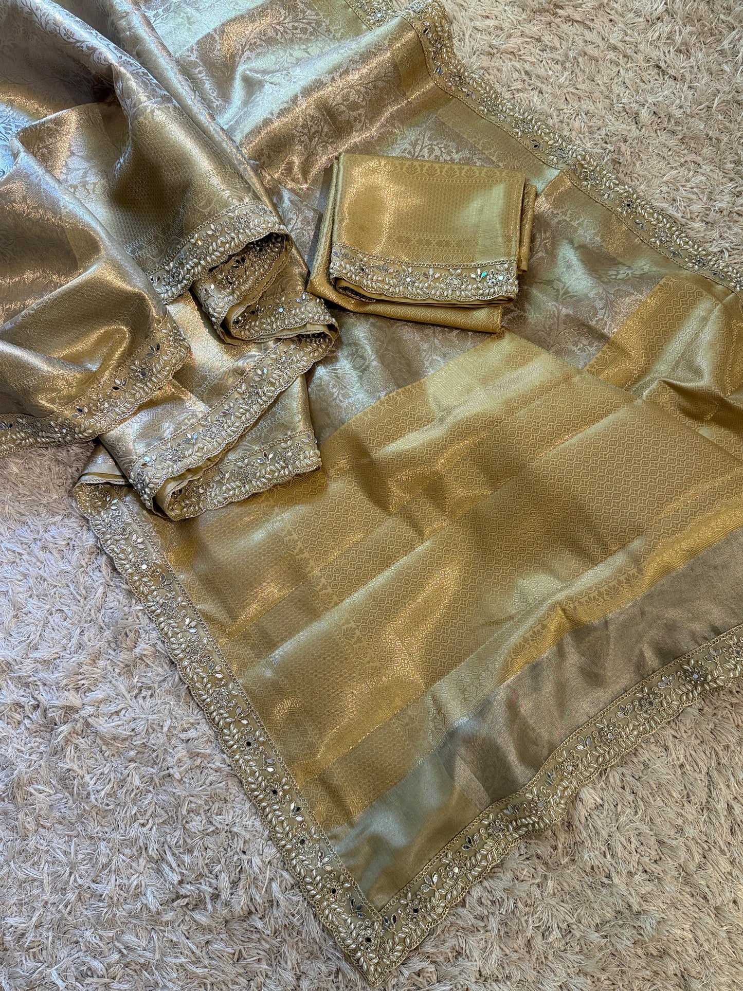 Banarasi Kanjivaram Tissue lace Work Soft Silk Saree.