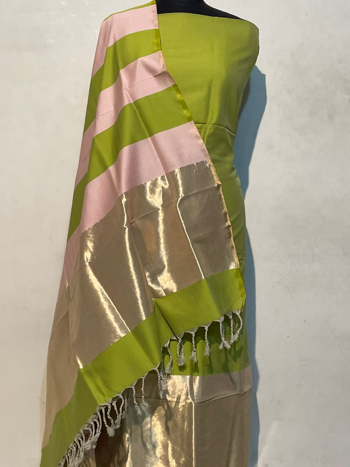 Pure Maheswari Silk Cotton Handwoven Unstitch Suit.