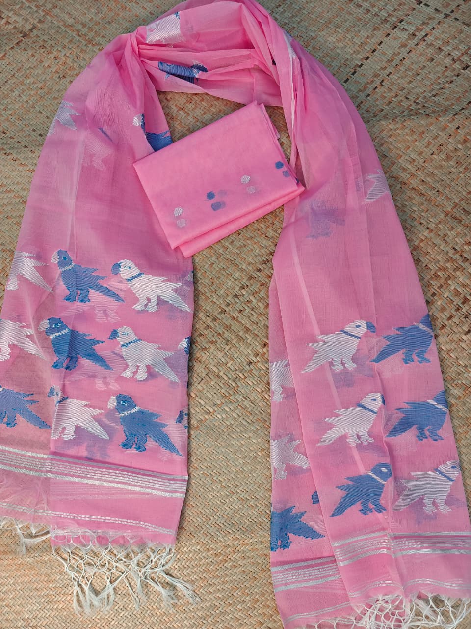 Pure Muslin Jamdani Unstitch Suit.