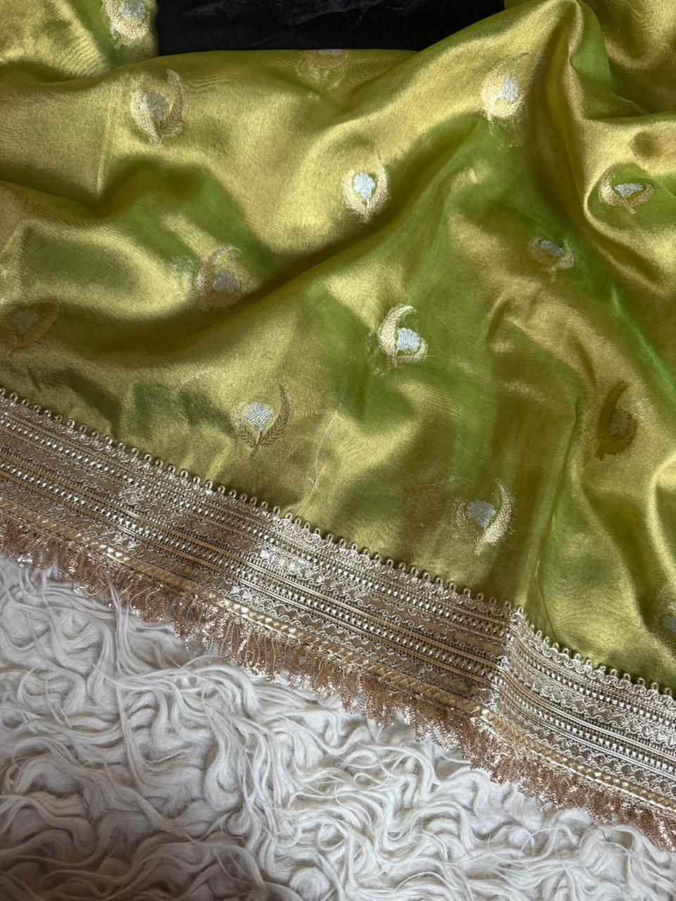 Banarasi Most Trending Tissue Silk Saree.