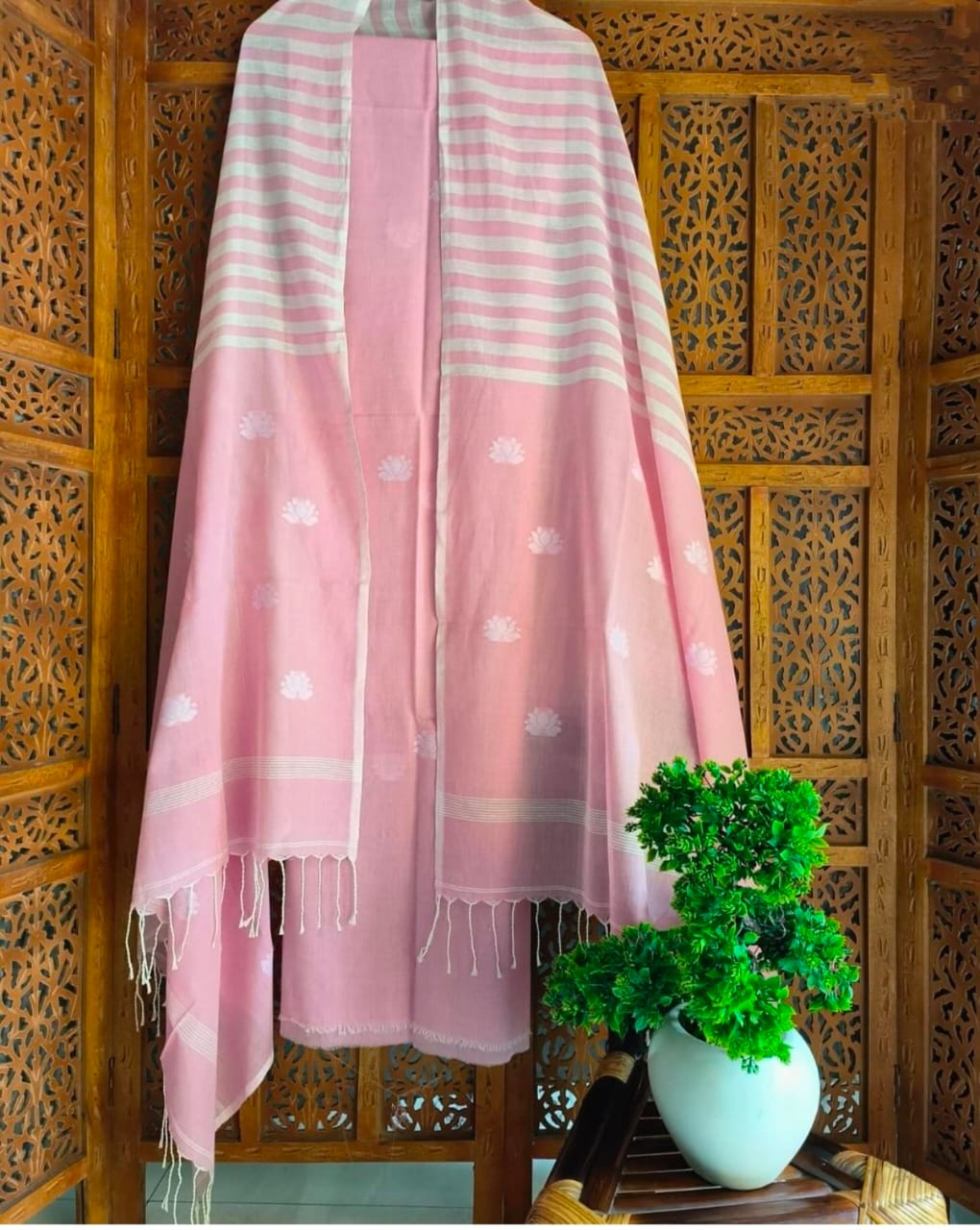 Pure Cotton Jamdani Unstitch Suit.