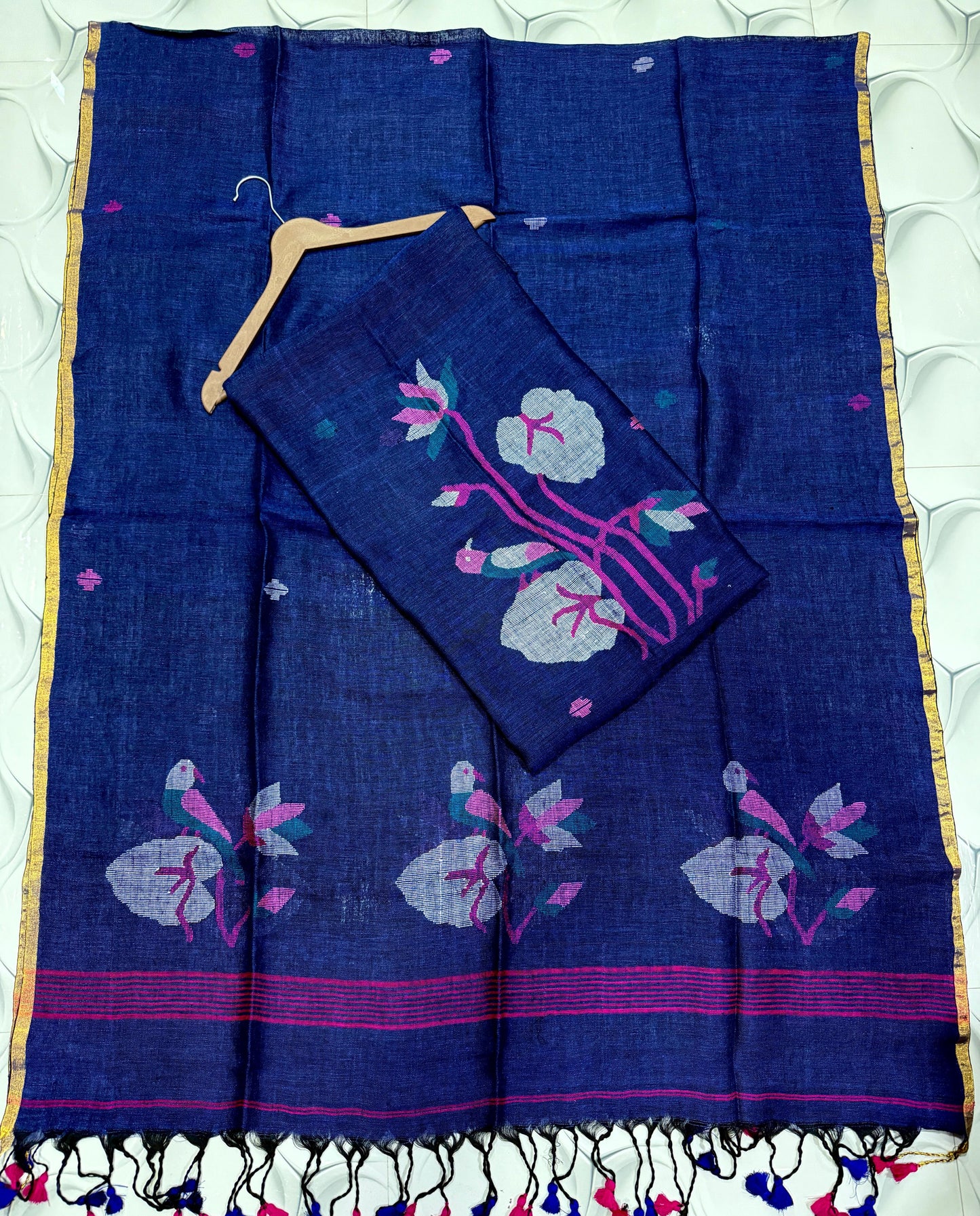 Pure Linen Jamdani Unstitch Suit.