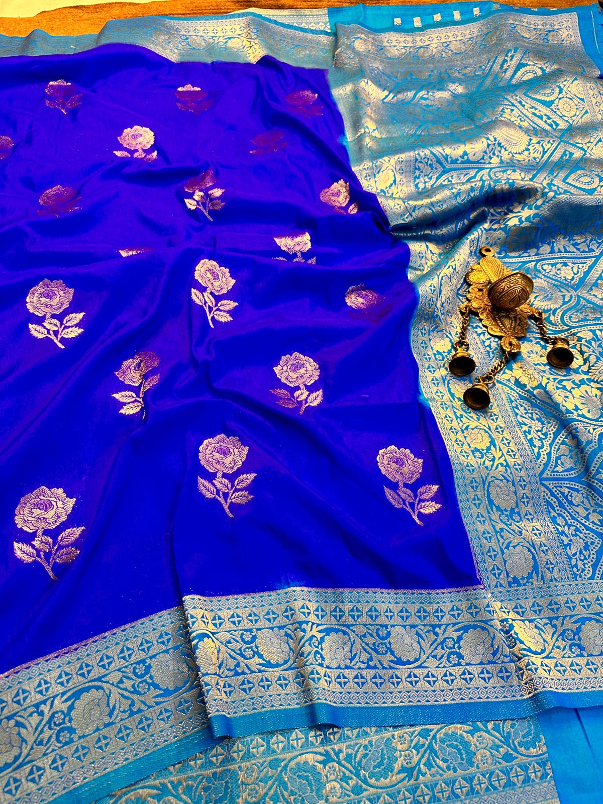 Banarasi Crep Silk Saree With Zari work.