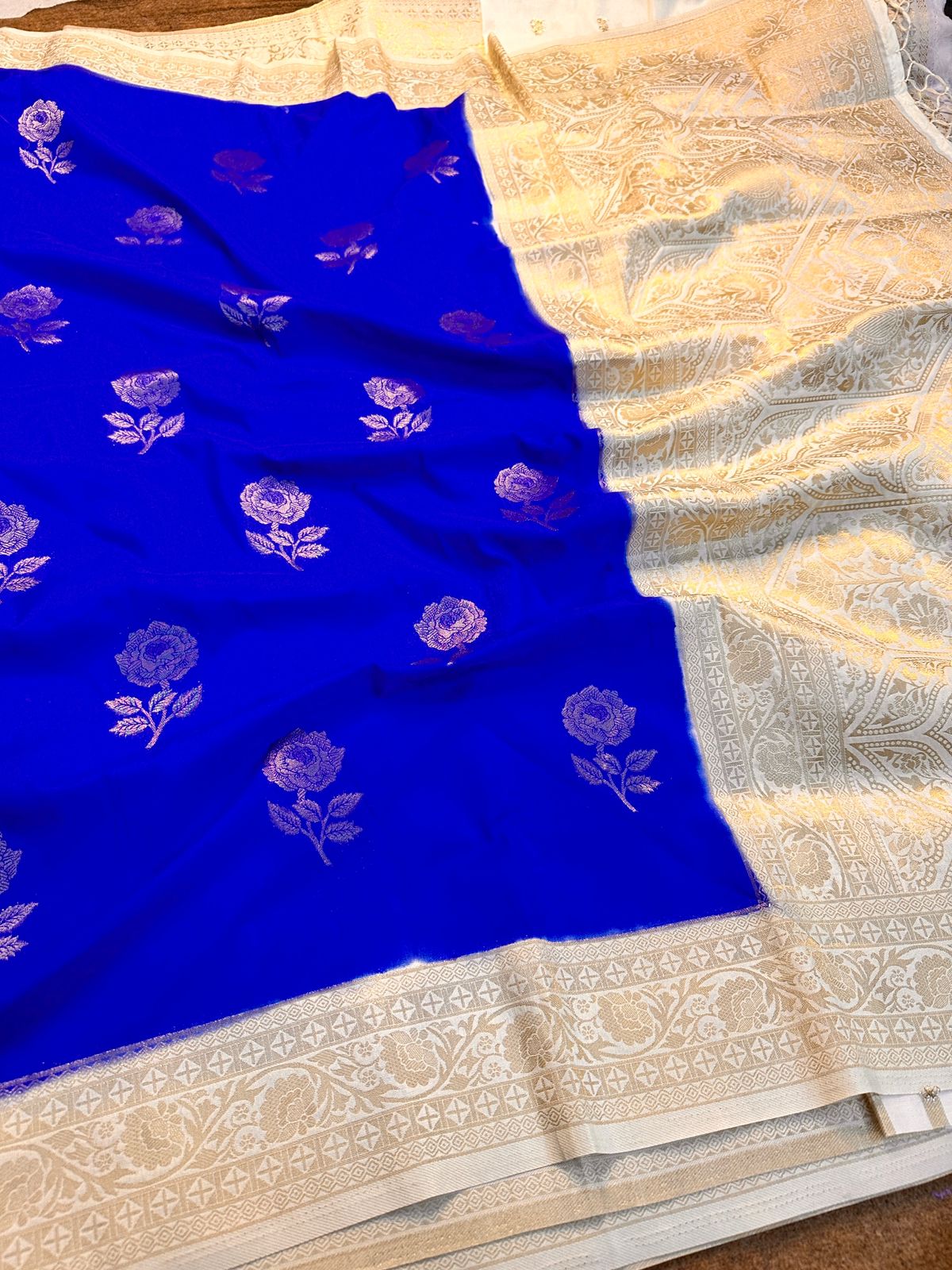 Banarasi Crep Silk Saree With Zari work.