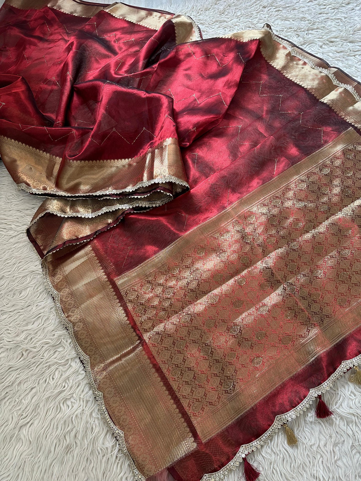 Banarasi Tissue Stone Work Saree Gold Zari Weaving Beautiful Lace Scalloped Border