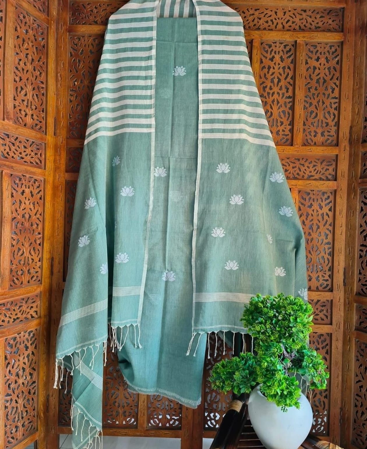 Pure Cotton Jamdani Unstitch Suit.
