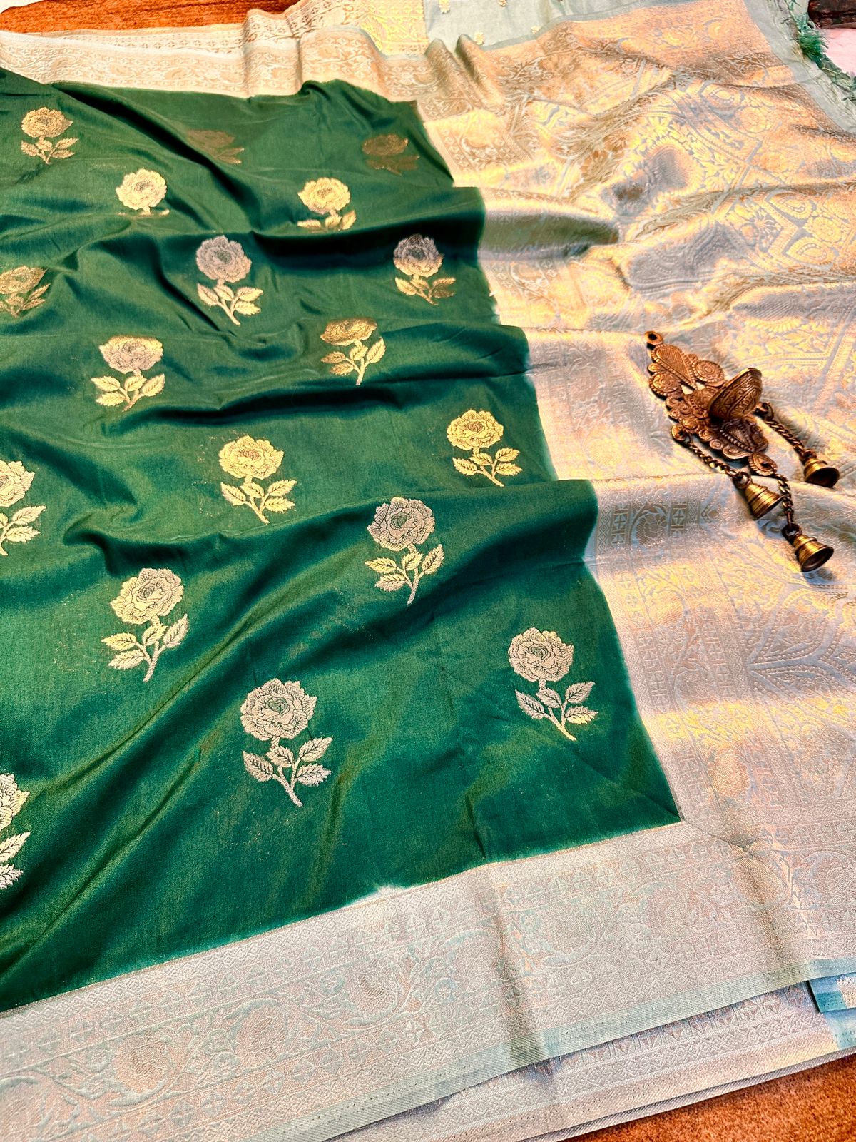 Banarasi Crep Silk Saree With Zari work.