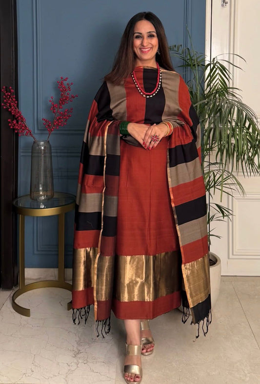 Pure Maheswari Silk Cotton Handwoven Unstitch Suit.
