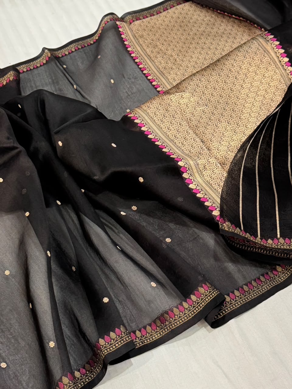 Pure Banarasi Handloom Kora Organza Silk Saree.
