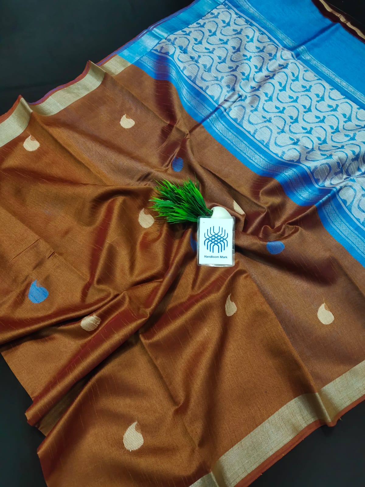 Handloom Raw Silk Design Saree With Contrast Blouse