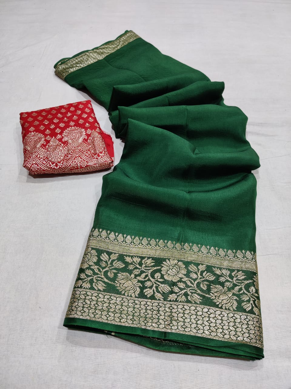 Pure Russian Dola Silk beautiful All over Zari Boder chit Pallu Weaving Saree